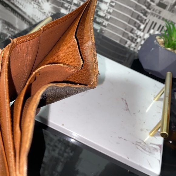 Authentic Louis Vuitton Monogram Bifold Wallet - Picture 8 of 12